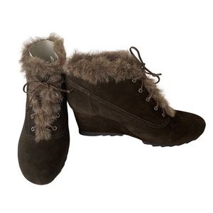 NWOT Earthies NWOT Seriph Brown Suede Lace up Wedge Booties Faux Fur. Si…